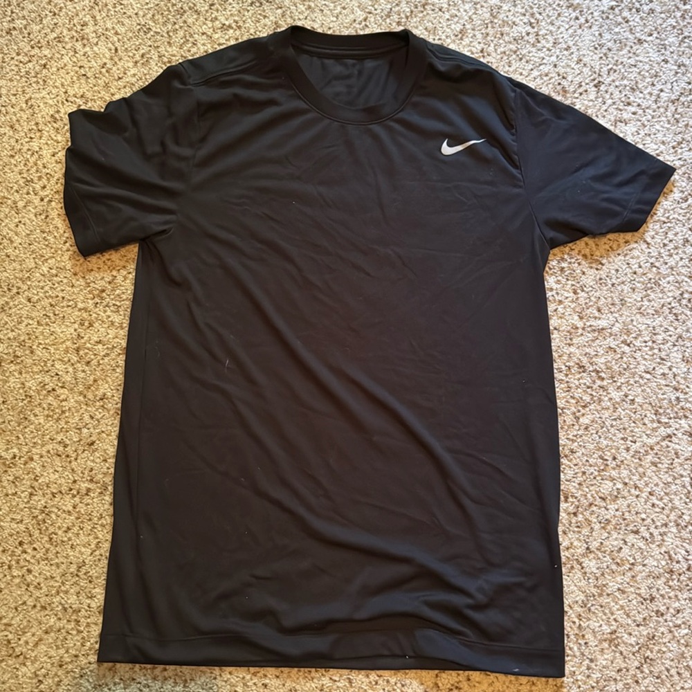 EUC NIKE TEE M